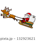 トナカイが引くソリに乗るサンタクロース 132923621