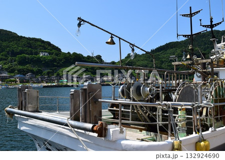 漁港に停泊中の漁船 132924690
