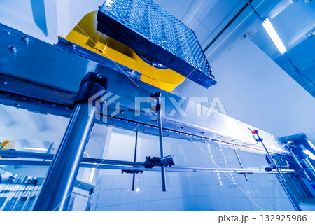 The plastic bottle blowing machine. PET preforms for blowing of plastic bottles 132925986