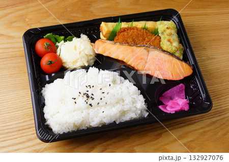 鮭弁当　和食 132927076