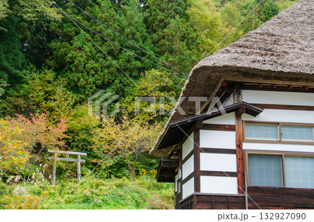 古民家と鳥居 古民家と鳥居 132927090
