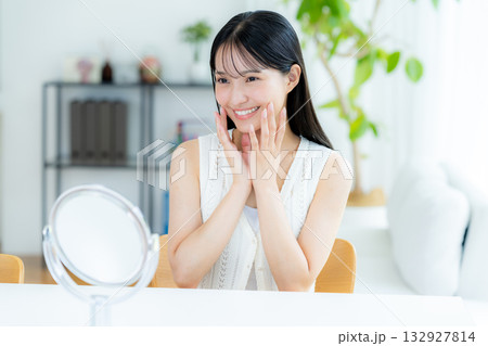 若い女性の美容イメージ 132927814
