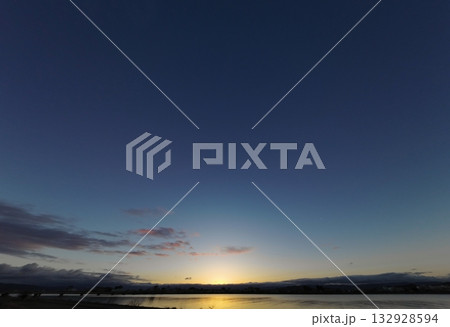 多様な雲が観えた夜明け空・冬・超広角・空主体・240206am 132928594