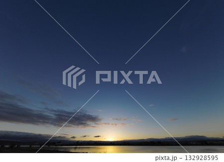 多様な雲が観えた夜明け空・冬・超広角・空主体・240206am 132928595