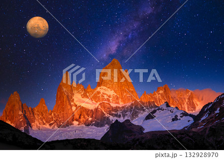 パタゴニア地方のフィッツ・ロイ山の絶景 パタゴニア地方のフィッツ・ロイ山の絶景 132928970