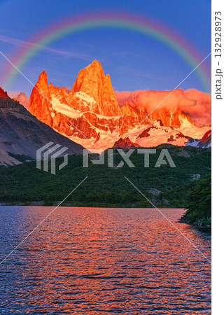 パタゴニア地方のフィッツ・ロイ山の絶景 132928973