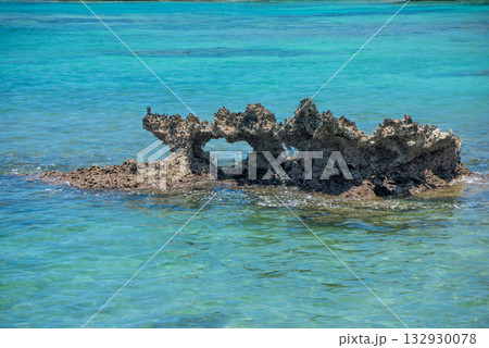 沖縄 宮古島 ハート岩 132930078