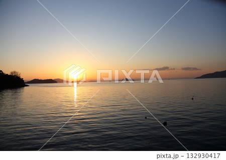海に沈む夕日 海に沈む夕日 132930417