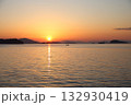 海に沈む夕日 132930419