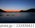 夜明けの静かな海 132930421