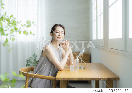 お肌が気になるミドル女性 132931175