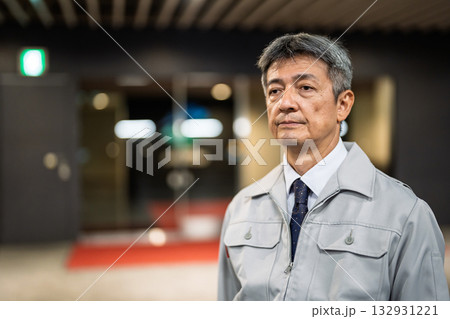 作業員のミドル男性 132931221