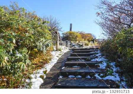 象潟口登山道の鉾立展望台　鳥海ブルーライン　秋田県 132931715