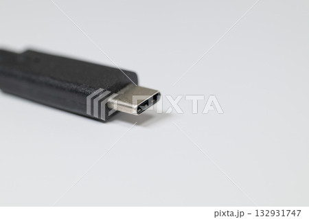 USB Type-Cコネクタのクローズアップ USB Type-Cコネクタのクローズアップ 132931747
