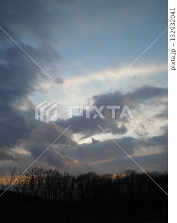 春の薄暮れ 132932041