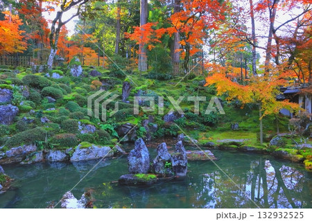秋の西明寺（蓬莱庭・滋賀県甲良町） 132932525