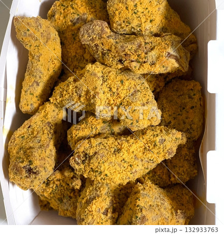 Crispy fried chicken with golden, crunchy skin and juicy, tender meat. A delicious and savory dish, perfect for any meal, served with dipping sauces or side dishes for extra flavor! 132933763