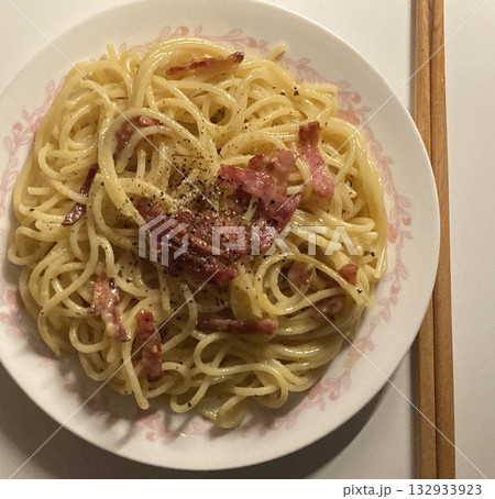Creamy and rich spaghetti coated in a luscious white sauce, offering a smooth and savory flavor perfect for a comforting and satisfying meal. Creamy and rich spaghetti coated in a luscious white sauce, offering a smooth and savory flavor perfect for a comforting and satisfying meal. 132933923