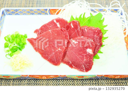 熊本県産の馬刺し 132935270