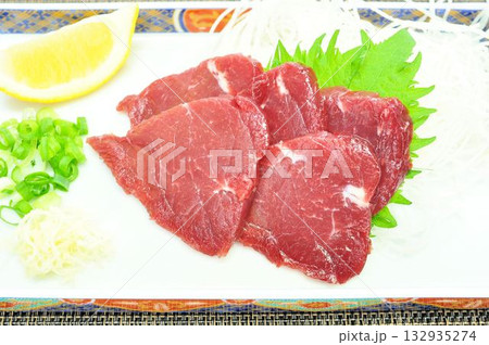 熊本県産の馬刺し 132935274