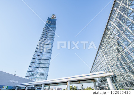 秋田県秋田市　晴天のポートタワー・セリオンとセリオンリスタ 132935436