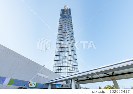 秋田県秋田市　晴天のポートタワーセリオン 132935437