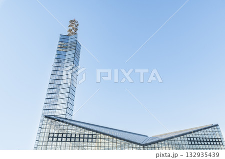 秋田県秋田市　晴天のポートタワーセリオン 132935439