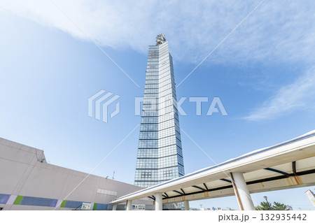 秋田県秋田市　晴天のポートタワーセリオン 132935442