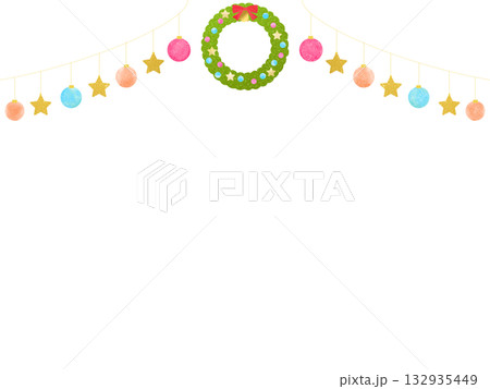 クリスマスリースとオーナメントのガーランドのイラスト 132935449