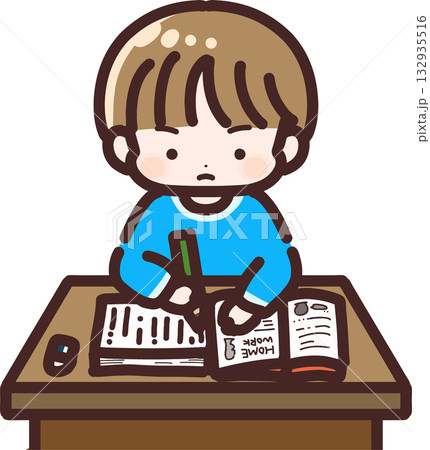 机に座って勉強する男の子 机に座って勉強する男の子 132935516