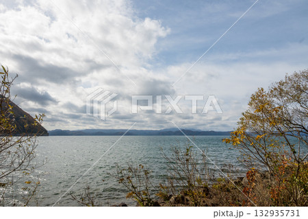 日本の福島県の猪苗代湖の美しい風景 132935731