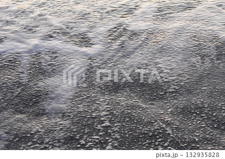 水面の模様 132935828