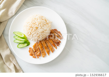 Grilled Chicken with Steamed Rice 132936617