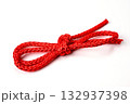 赤い紐を結び 132937398