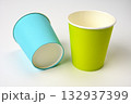 色の付いた紙コップ01 132937399