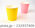 色の付いた紙コップ02 132937400