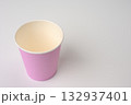 色の付いた紙コップ03 132937401