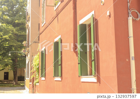 イタリアのボローニャにある伝統的な建物 イタリアのボローニャにある伝統的な建物 132937597