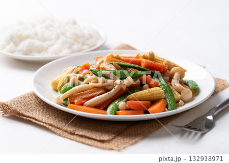 Stir fried vegetables, Green pea, Carrot, Baby corn and Shimeji mushroom with soy sauce 132938971