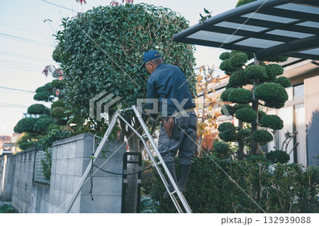 Japanese Gardener Japanese Gardener 132939088