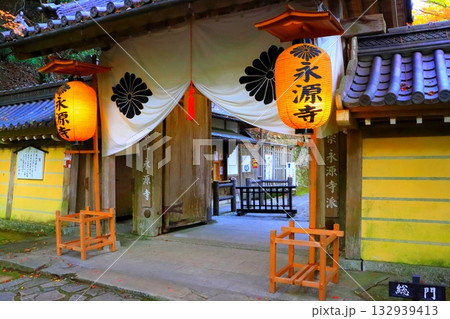 秋の永源寺(総門・東近江市) 秋の永源寺(総門・東近江市) 132939413