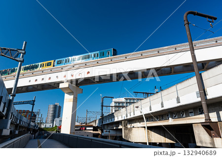 多摩モノレールの電車 多摩センター駅付近 東京都多摩市落合 多摩モノレールの電車 多摩センター駅付近 東京都多摩市落合 132940689