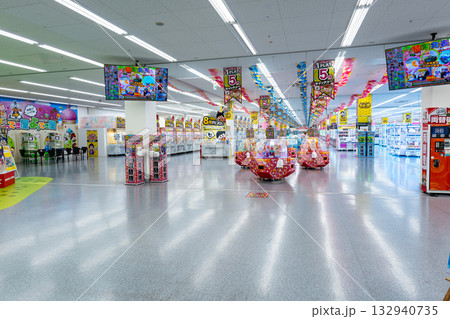 クレーンゲーム多摩ノ国　入口付近　クロスガーデン多摩　東京都多摩市落合 132940735