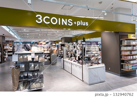 3COINS+plus ココリア多摩センター店　東京都多摩市落合 132940762
