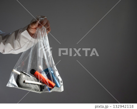 Electronic cigarettes and disposable vapes in a bag. Electronic cigarettes and disposable vapes in a bag. 132942118