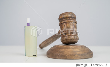 Judge's gavel and electronic cigarette. Smoking ban. Tobacco heating systems. Judge's gavel and electronic cigarette. Smoking ban. Tobacco heating systems. 132942293