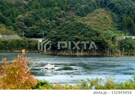 福岡県那珂川市「五ケ山ダム」とダム湖の風景 132943058