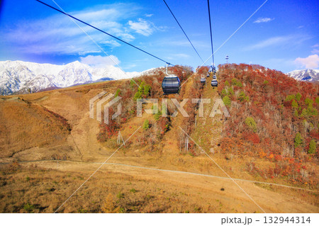 秋の岩岳マウンテンリゾートからの三段紅葉 132944314
