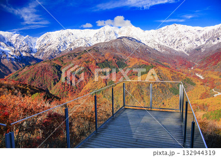 秋の岩岳マウンテンリゾートからの三段紅葉 秋の岩岳マウンテンリゾートからの三段紅葉 132944319