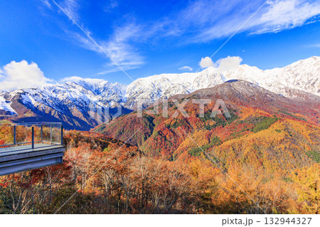 秋の岩岳マウンテンリゾートからの三段紅葉 秋の岩岳マウンテンリゾートからの三段紅葉 132944327